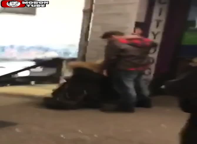 Video :Huge - The cops interrupted him when he was surprised!